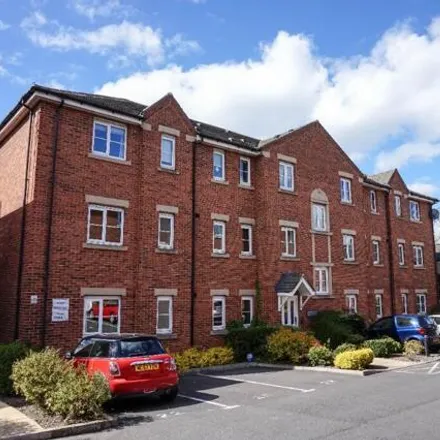 Rent this 4 bed apartment on Abbots Mews in Leeds, LS4 2AB