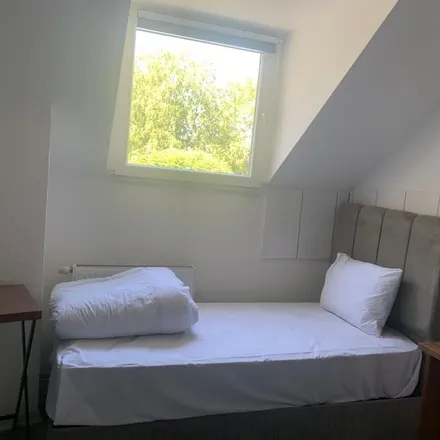 Rent this 4 bed apartment on Dieckerstraße 25 in 46047 Oberhausen, Germany