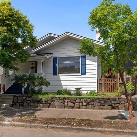 Buy this 3 bed house on 4131 Southeast Grant Street in Portland, OR 97214