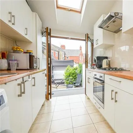 Image 4 - Groundwell Road, Swindon, SN1 2LT, United Kingdom - Townhouse for sale