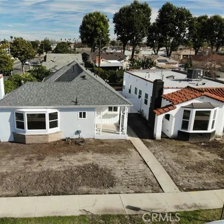 Rent this 3 bed house on Coliseum & Cherrywood in Coliseum Street, Los Angeles