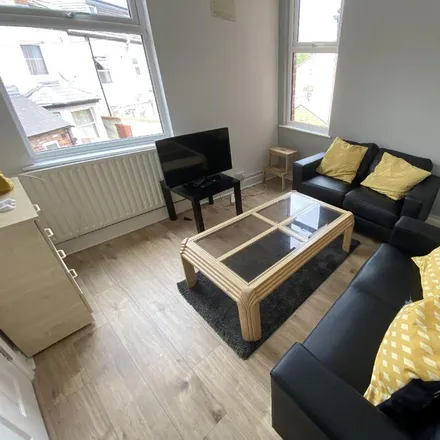 Rent this 3 bed room on 56 Peveril Street in Nottingham, NG7 4AL