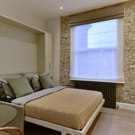 Rent this 1 bed apartment on Petit Bateau in Gayton Road, London