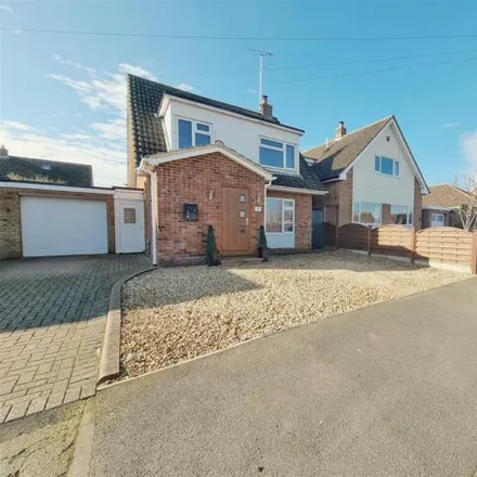 Buy this 3 bed house on Holly Road in Rushden, NN10 6AT