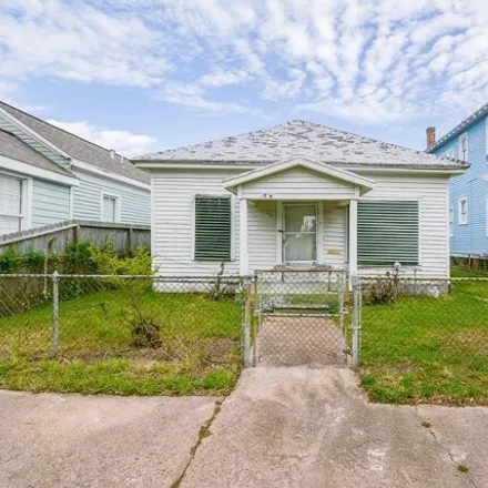 Buy this 3 bed house on 2516 Avenue M in Galveston, TX 77550