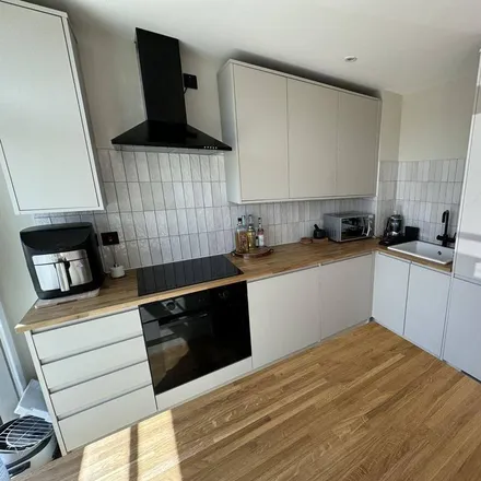 Rent this 2 bed apartment on 2 Howley Road in London, CR0 1AZ