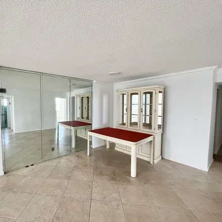 Image 6 - 1050 93rd Street, Bay Harbor Islands, Miami-Dade County, FL 33154, USA - Condo for sale