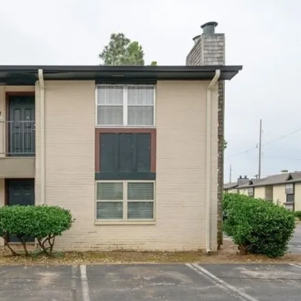 Rent this 1 bed condo on 1869 East Lindsey Street in Norman, OK 73071