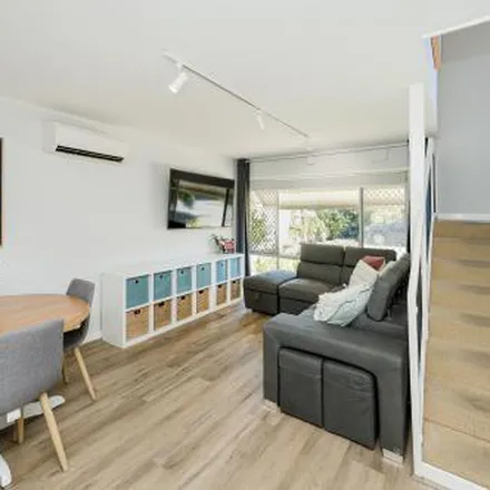 Image 7 - Hainsworth Avenue, Girrawheen WA 6064, Australia - Townhouse for rent