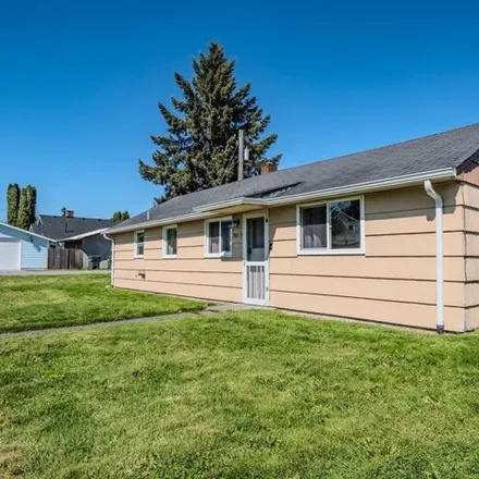 Buy this 3 bed house on 839 4th Avenue Southwest in Puyallup, WA 98371