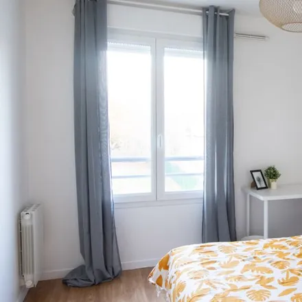 Rent this 4 bed room on 73 Avenue du Docteur Georges Lévy in 69200 Vénissieux, France