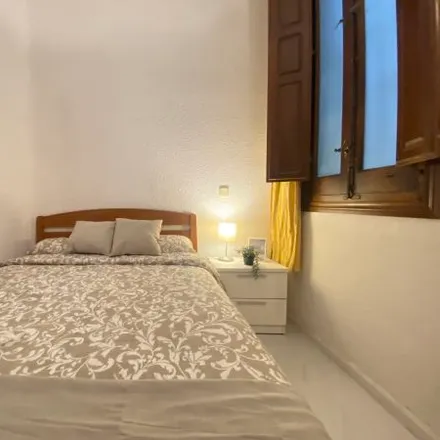 Rent this 3 bed apartment on Madrid in Calle de las Delicias, 19