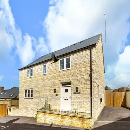 Buy this 3 bed house on Fox Close in Chipping Norton, OX7 5BY