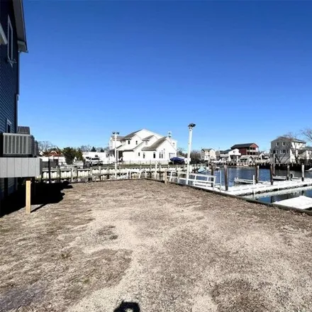 Image 2 - 1 Louis Place, Oceanside, NY 11572, USA - House for sale