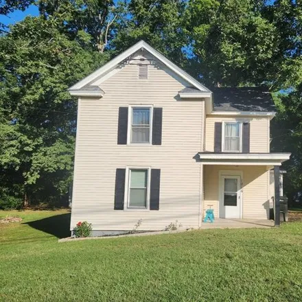 Buy this 3 bed house on 1090 Court Street in Victoria, VA 23974