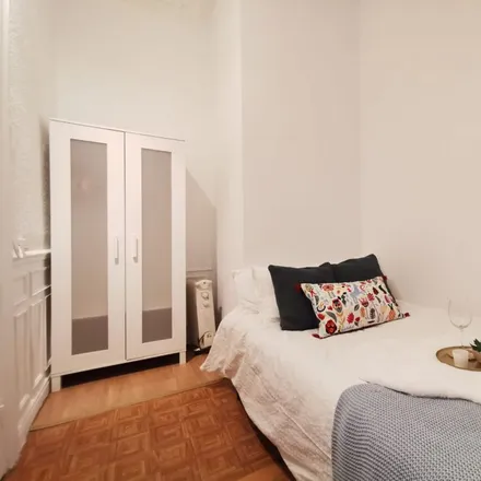 Rent this 11 bed room on Calle Preciados in 42, 28013 Madrid