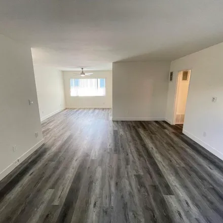 Image 2 - 4424 Woodman Avenue, Los Angeles, CA 91423, USA - Apartment for rent