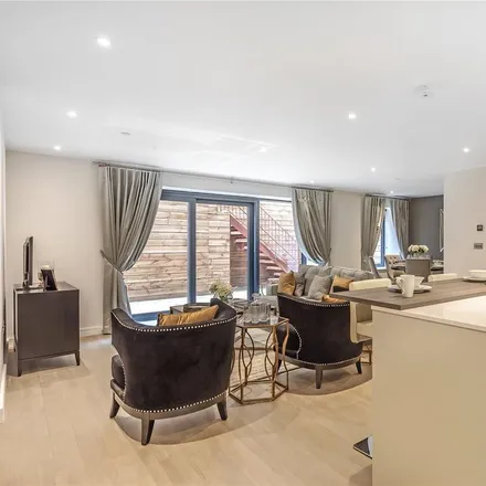 Rent this 3 bed apartment on 262 Finchley Road in London, NW3 7SW