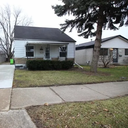 Buy this 3 bed house on 27304 Collingwood Street in Roseville, MI 48066