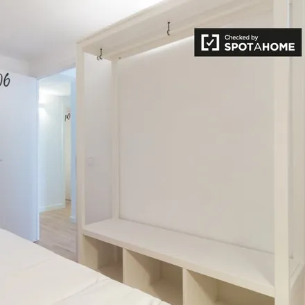 Rent this 5 bed room on Escola Drassanes in Carrer Nou de Sant Francesc, 11