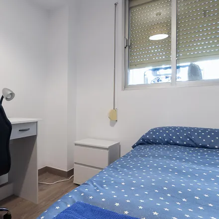 Rent this 4 bed room on Bogar in Carrer del Doctor Vicent Zaragozà, 46020 Valencia