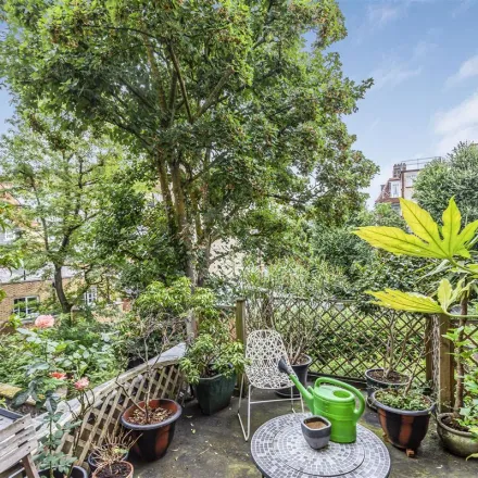 Rent this 1 bed apartment on Oakley Street in London, SW3 5HX