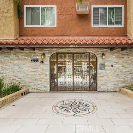 Rent this 2 bed condo on 3226 Altura Avenue in Highway Highlands, Glendale