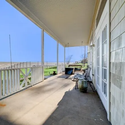 Image 6 - 8922 Ocean Drive, Beach City, TX 77523, USA - House for sale