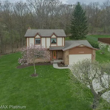 Buy this 3 bed house on 11585 Tipsico Lake Road in Fenton, MI 48430