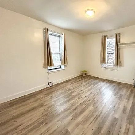 Image 3 - 2000 Daly Avenue, New York, NY 10460, USA - House for rent