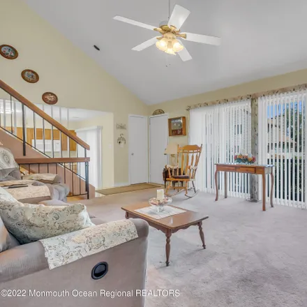 Image 6 - 17 Cotswold Circle, Dogs Corners, Ocean Township, NJ 07712, USA - Loft for sale