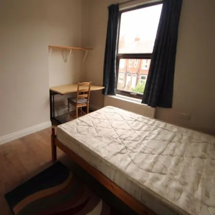 Image 7 - Wrangthorn Terrace, Leeds, LS6 1HH, United Kingdom - House for rent