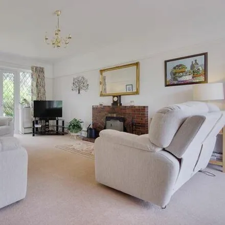 Image 3 - 28 Montague Road, Bournemouth, Christchurch and Poole, BH5 2EP, United Kingdom - House for sale
