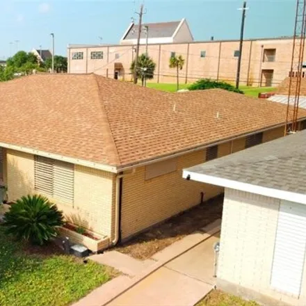 Image 3 - 2800 E Palm Cir, Galveston, Texas, 77551 - House for sale