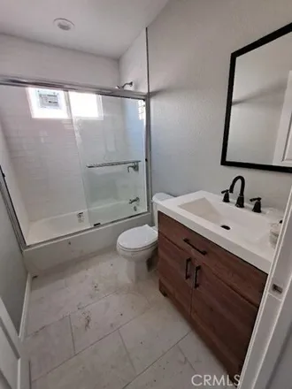 Image 5 - 1561 East 45th Street, Los Angeles, CA 90011, USA - Townhouse for sale