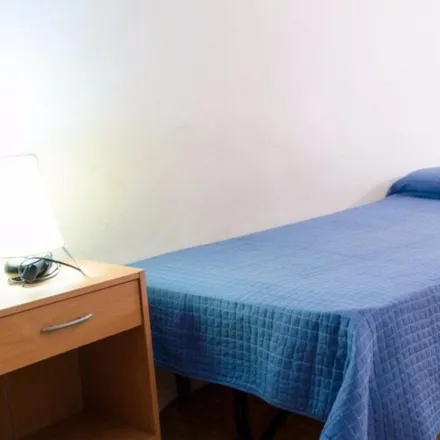 Rent this 6 bed room on Clínica Cavadas in Carrer de Bernat Fenollar, 46022 Valencia