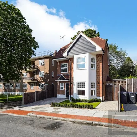 Rent this 3 bed house on Eversleigh Road in London, N3 1HY