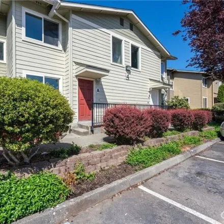 Buy this 2 bed condo on 2984 13th Street in Everett, WA 98201