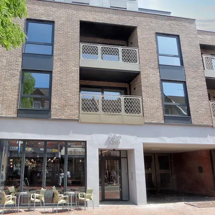 Rent this 3 bed apartment on Calum Court in High Street, London