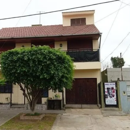 Buy this 6 bed house on El Gorrión 1100 in San José, Partido de Almirante Brown