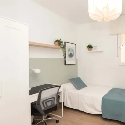 Rent this 6 bed room on Carrer d'Olimpia Arozena Torres (Professora) in 15, 46018 Valencia