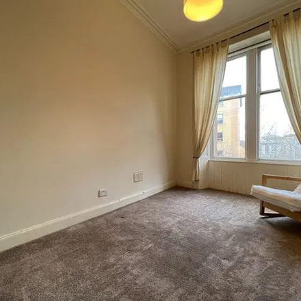 Image 1 - 77 Oban Drive, North Kelvinside, Glasgow, G20 8XU, United Kingdom - Apartment for rent