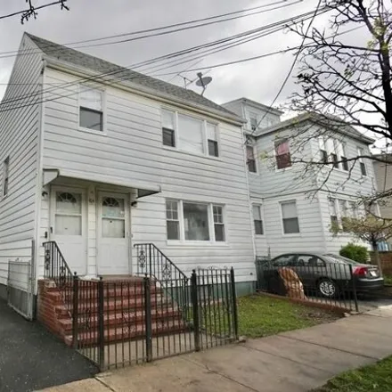 Rent this 3 bed apartment on 414 North 11th Street in Roseville, Newark