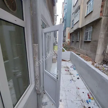 Rent this 1 bed apartment on Has Kardeş börek ve cafe in Aşık Veysel Caddesi 50, 34307 Küçükçekmece