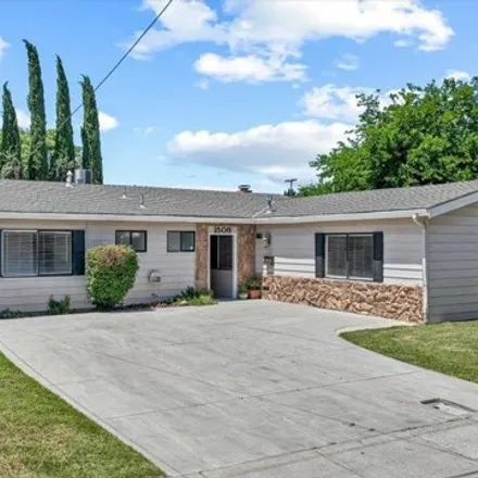 Buy this 3 bed house on 1509 South Nevada Avenue in Los Banos, CA 93635