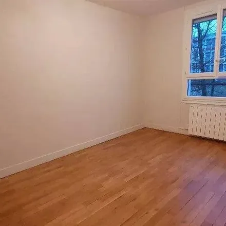 Rent this 3 bed apartment on 1 Rue Fernand Rabier in 45000 Orléans, France