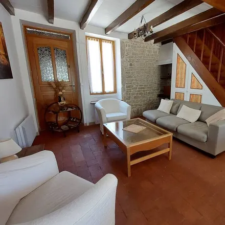 Rent this 3 bed house on 89270 Arcy-sur-Cure