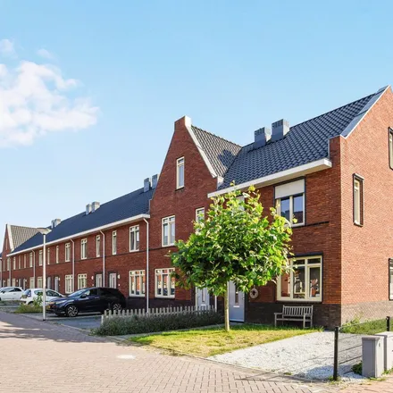 Rent this 3 bed apartment on Bongerd 74 in 3344 DA Hendrik-Ido-Ambacht, Netherlands
