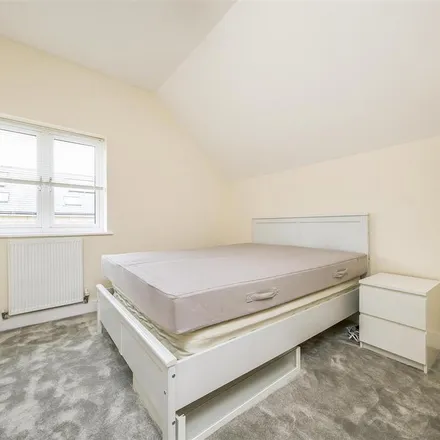 Image 5 - Marbaix Gardens, London, TW7 4FD, United Kingdom - House for rent