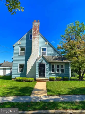 Rent this 5 bed house on 250 South Warner Street in West End, Woodbury